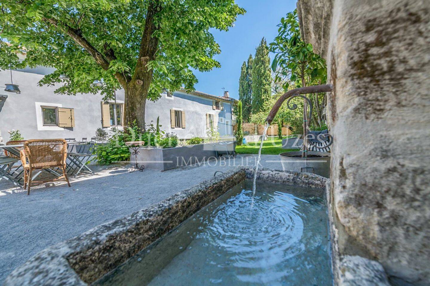 Maison 14 pièces 330 m² · à Uzès · 330 m² · 990 000 €