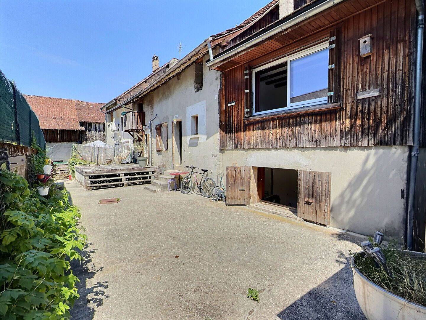 Maison 8 pièces 230 m² · à Saint-Laurent-du-Pont · 230 m² · 179 000 €