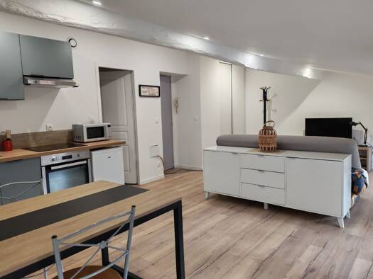 Appartement à louer 570 € 2 pièces 40 m² Étage 1/2 Centre Ville Niort 79000