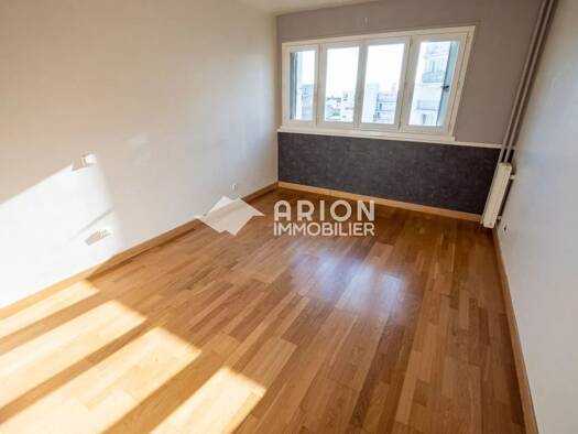Appartement à vendre 410 000 € 3 pièces 2 chambres 65 m² 4ème étage Centre-Jean Moulin Bagnolet 93170