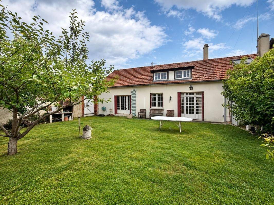 Maison 6 pièces 110 m² · à Gasville-Oisème · 110 m² · 180 000 €