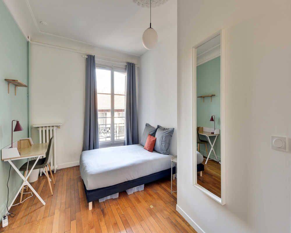 Appartement 4 pièces 80 m² · à Paris 18ème Arrondissement · 80 m² · 1 045 €
