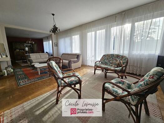 Maison à vendre 279 000 € 8 pièces 5 chambres 188 m² 1 060 m² de terrain Centre Ville Lillebonne 76170