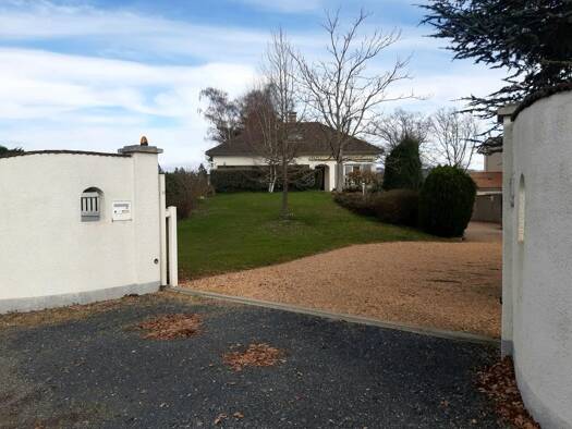 Villa à vendre 275 000 € 8 pièces 4 chambres 132 m² 2 780 m² de terrain Peschadoires 63920