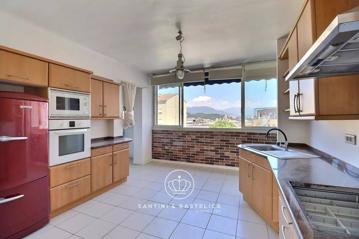 Appartement 4 pièces 98 m² · à Ajaccio · 98,5 m² · 274 000 €