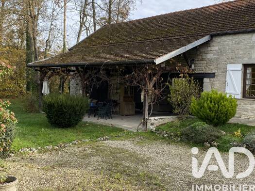 Propriété à vendre 337 000 € 5 pièces 3 chambres 238 m² 4 296 m² de terrain Neuville-sur-Seine 10250