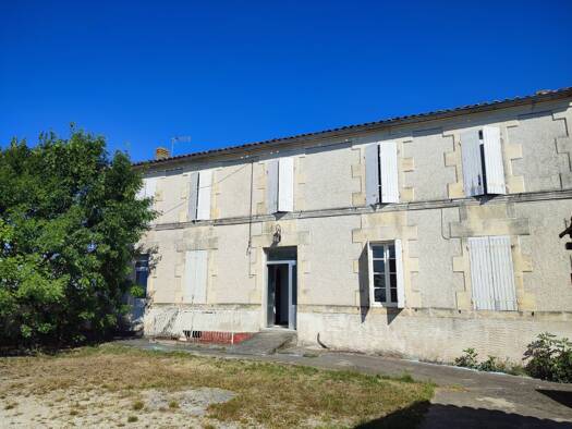 Villa à vendre 209 880 € 7 pièces 4 chambres 150 m² 47 900 m² de terrain Gensac-la-Pallue 16130
