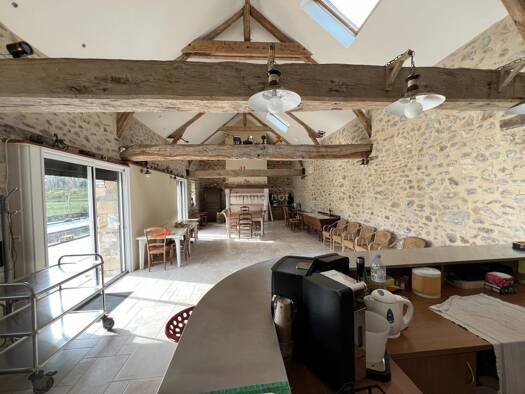 Maison à vendre 898 001 € 8 pièces 4 chambres 220 m² 268 160 m² de terrain Seiches-sur-le-Loir 49140