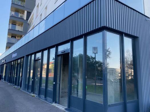 Boutique à louer 2 346 € 152 m² de surface de vente Bonnevay - La Soie - Les Brosses Villeurbanne 69100