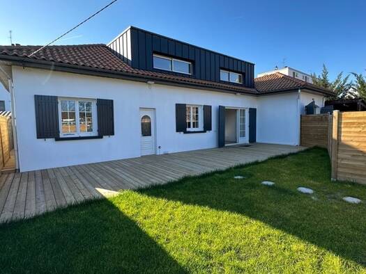 Maison à louer 2 047 € 6 pièces 5 chambres 136 m² 350 m² de terrain Saint Martin-Canteloup-Bourleaux Villenave-d'Ornon 33140