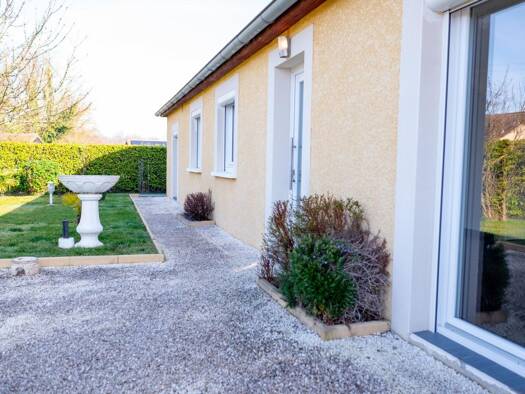 Maison de plain-pied à vendre 315 000 € 5 pièces 3 chambres 113 m² 759 m² de terrain Montagnat 01250