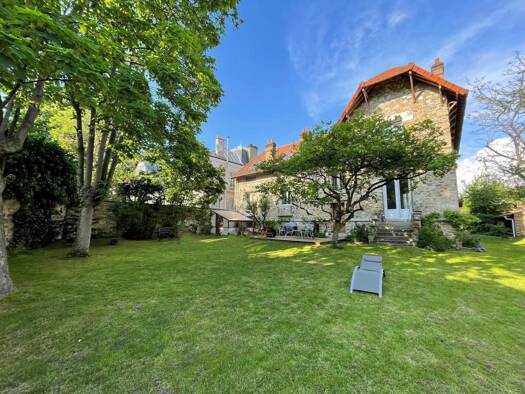 Maison à louer 3 200 € 8 pièces 6 chambres 260 m² 700 m² de terrain Argenteuil 95100