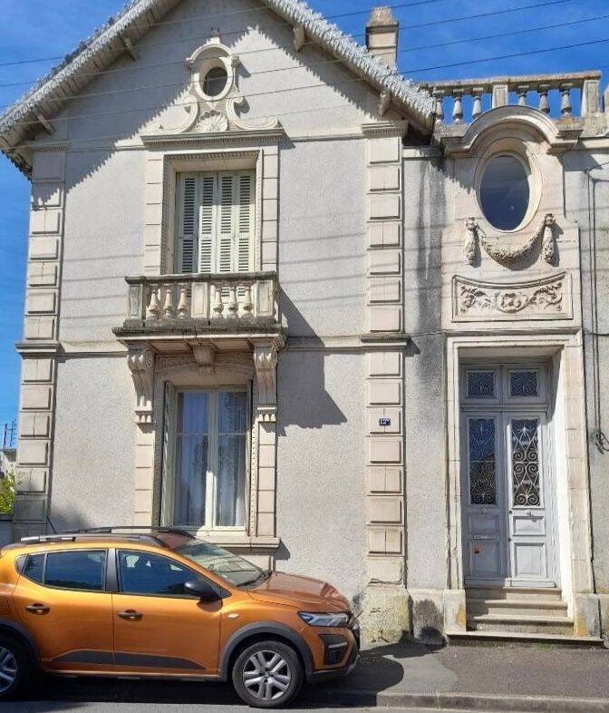 Maison 6 pièces 197 m² · à Fontenay-le-Comte · 197 m² · 1 040 €/mois
