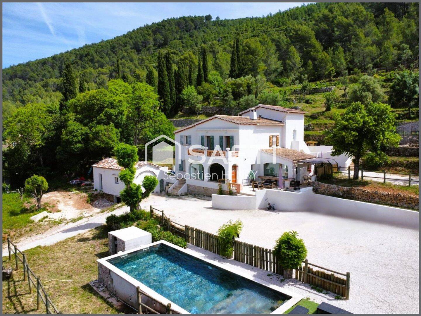 Maison 8 pièces 251 m² · à Solliès-Toucas · 251 m² · 755 400 €