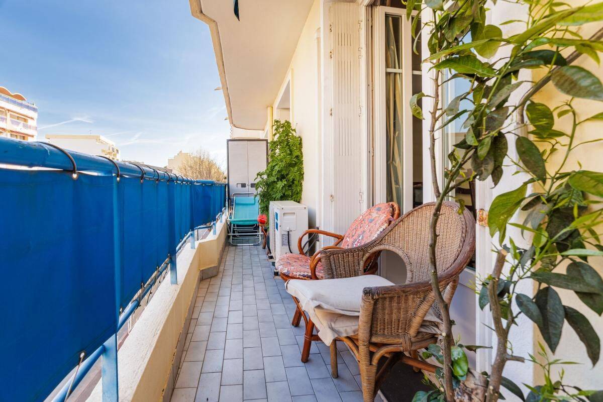 Appartement 2 pièces 52 m² · à Antibes · 51,7 m² · 245 000 €