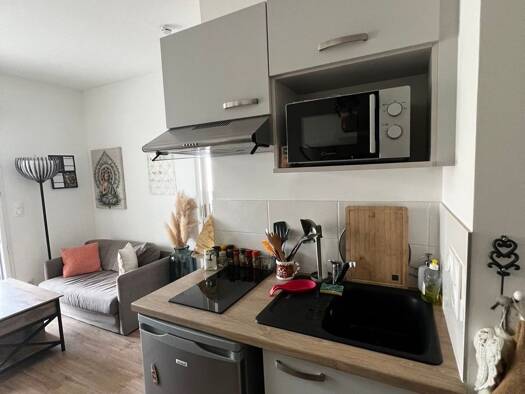 Appartement à louer 850 € 2 pièces 1 chambre 31 m² RDC/2 Puilboreau 17138