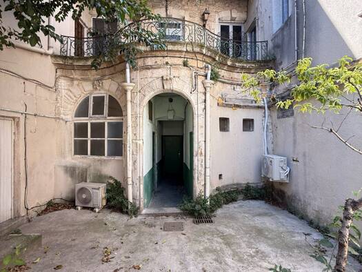Appartement à vendre 239 000 € 4 pièces 2 chambres 121 m² Étage 1/2 Nîmes 30000