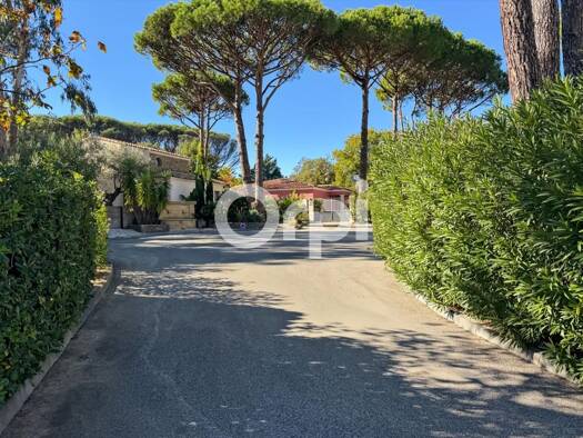 Maison à vendre 750 000 € 3 pièces 2 chambres 50 m² 47 m² de terrain Gassin 83580