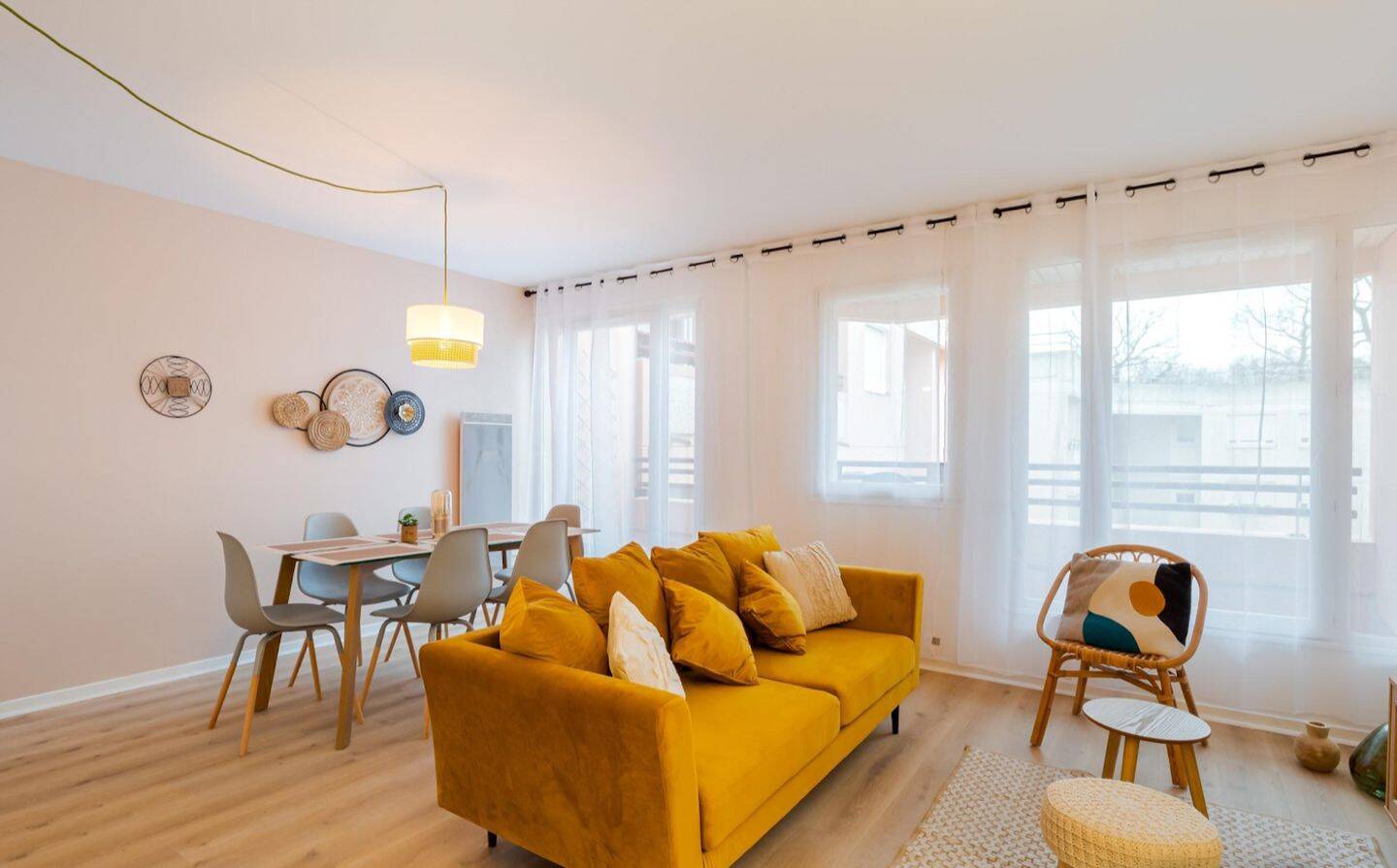 Appartement 1 pièce 91 m² · à Guyancourt · 91 m² · 698 €
