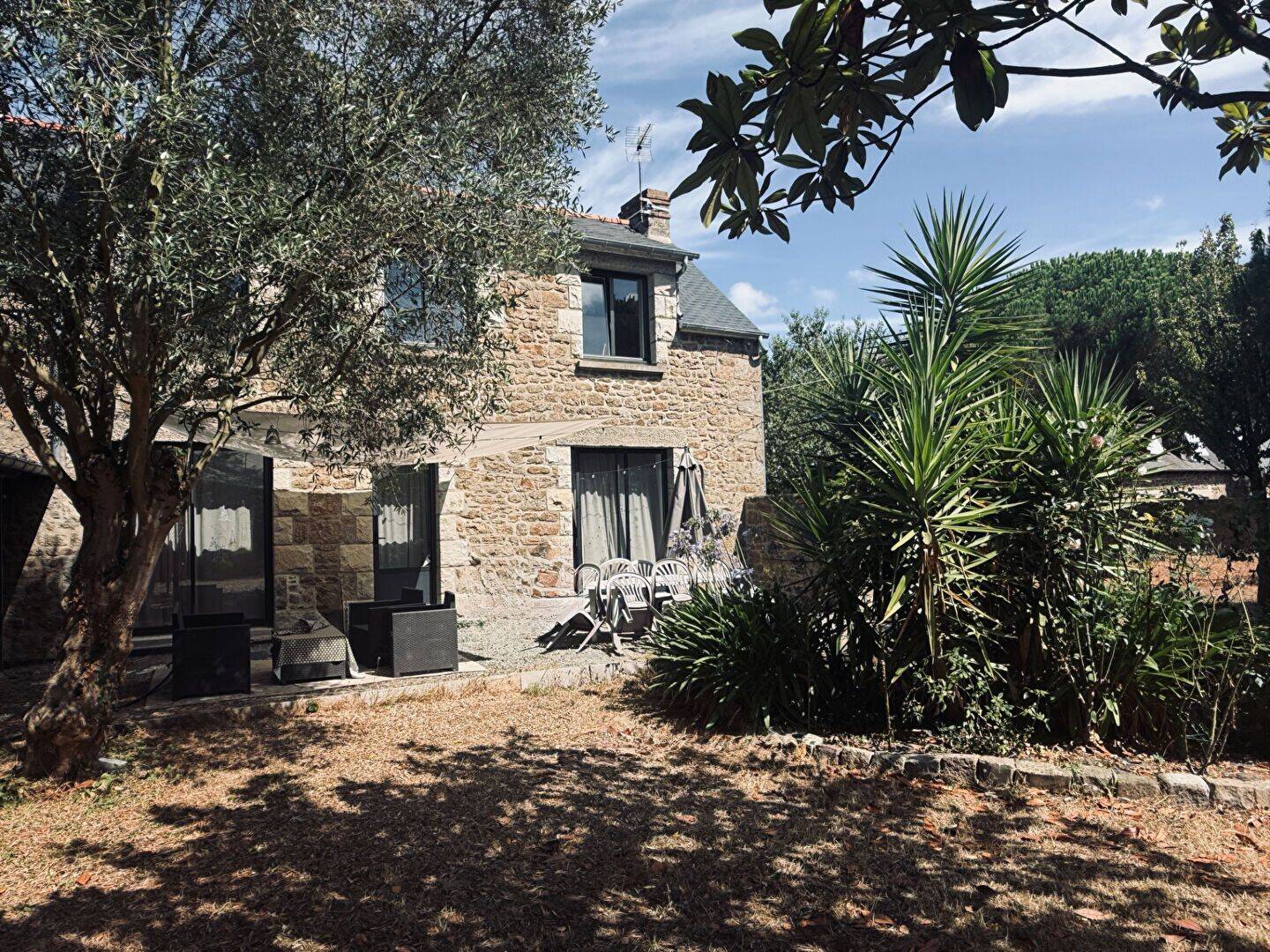 Maison 10 pièces 118 m² · à Saint-Coulomb · 117,6 m² · 1 040 000 €