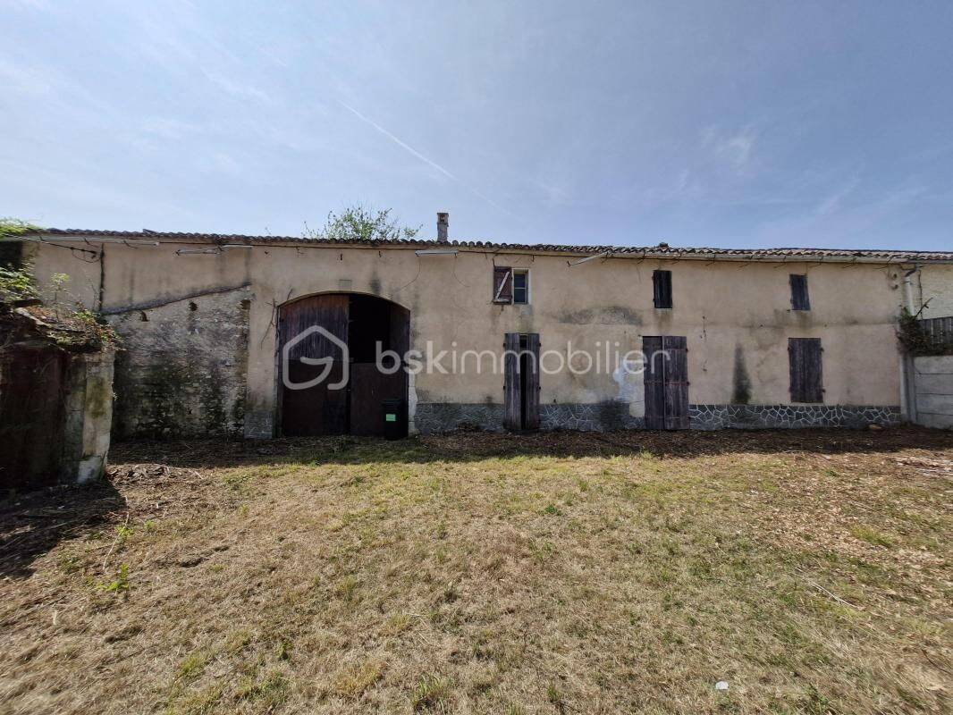 Maison 6 pièces 228 m² · à Saint-Quentin-de-Caplong · 228 m² · 117 900 €