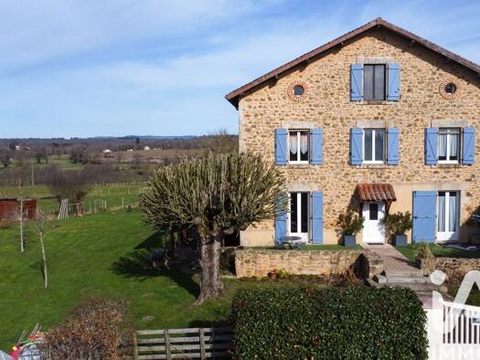 Villa à vendre 262 000 € 5 pièces 3 chambres 135 m² 3 547 m² de terrain Oradour-sur-Glane 87520