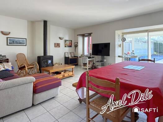 Maison à vendre 241 000 € 5 pièces 3 chambres 146 m² 1 608 m² de terrain Chemillé-en-Anjou 49120