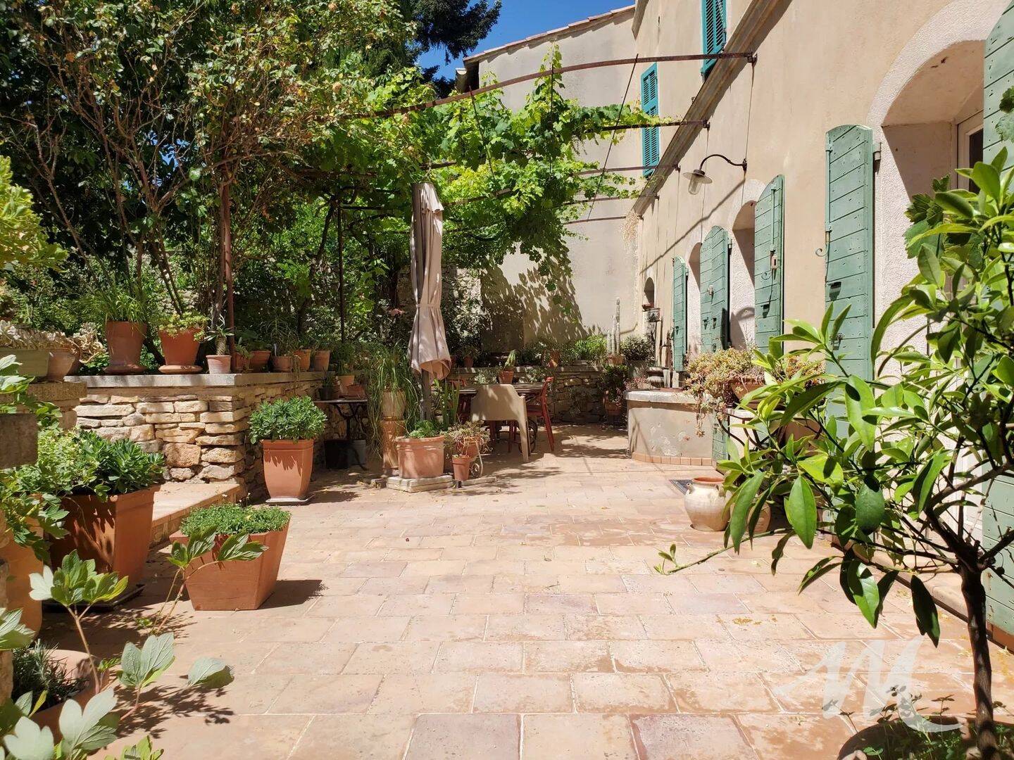 Maison 8 pièces 215 m² · à Saint-Maximin-la-Sainte-Baume · 215 m² · 695 000 €