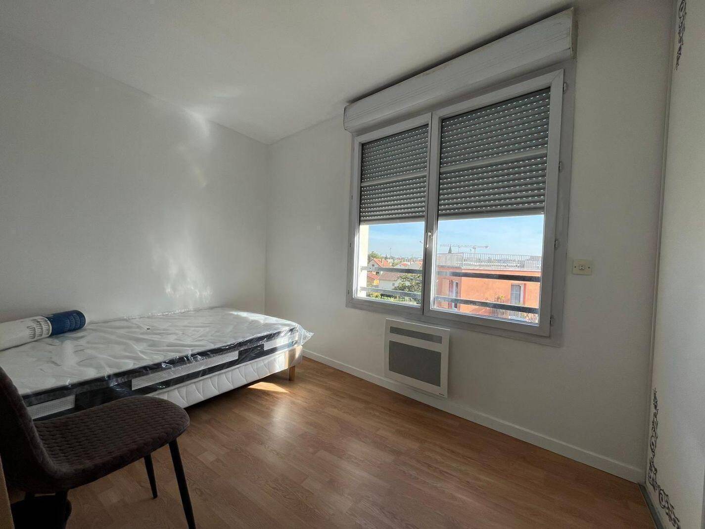 7 pièces 101 m² · à Bobigny · 101 m² · 525 €