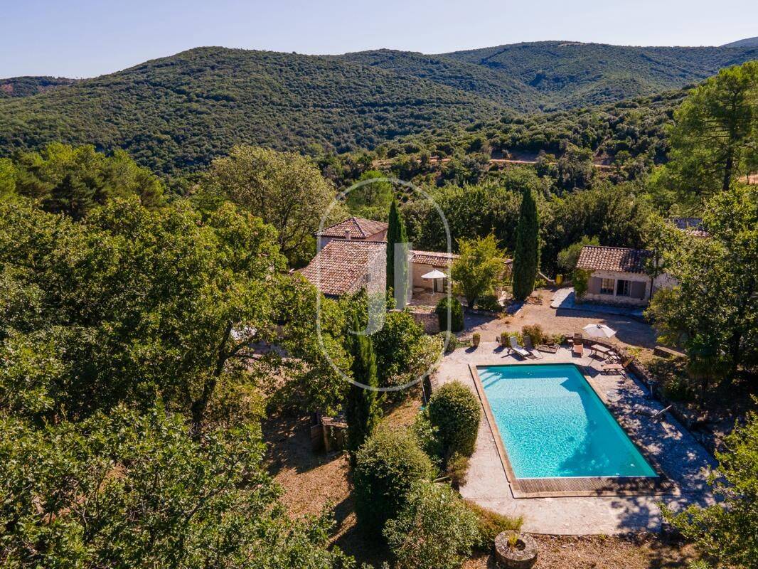 Maison 10 pièces 330 m² · à Rivières · 330 m² · 985 000 €