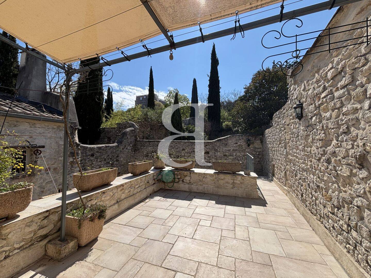 Maison 6 pièces 180 m² · à Vaison-la-Romaine · 180 m² · 449 000 €