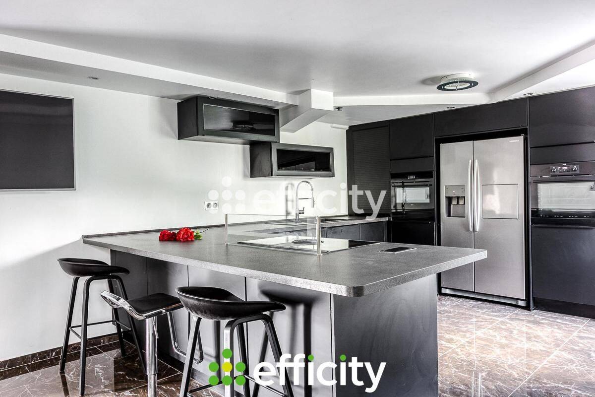 Maison 8 pièces 166 m² · à Corbas · 166 m² · 520 000 €