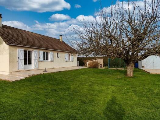 Maison de plain-pied à vendre 157 500 € 3 pièces 2 chambres 75 m² 1 025 m² de terrain Nagel-Séez-Mesnil 27190