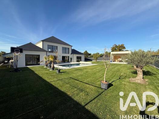 Maison à vendre 499 000 € 8 pièces 5 chambres 205 m² 1 103 m² de terrain Louresse-Rochemenier 49700