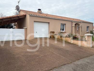 Maison en viager occupé Bouquet 99 990 € 5 pièces 3 chambres 134 m² 959 m² de terrain Martinet 85150