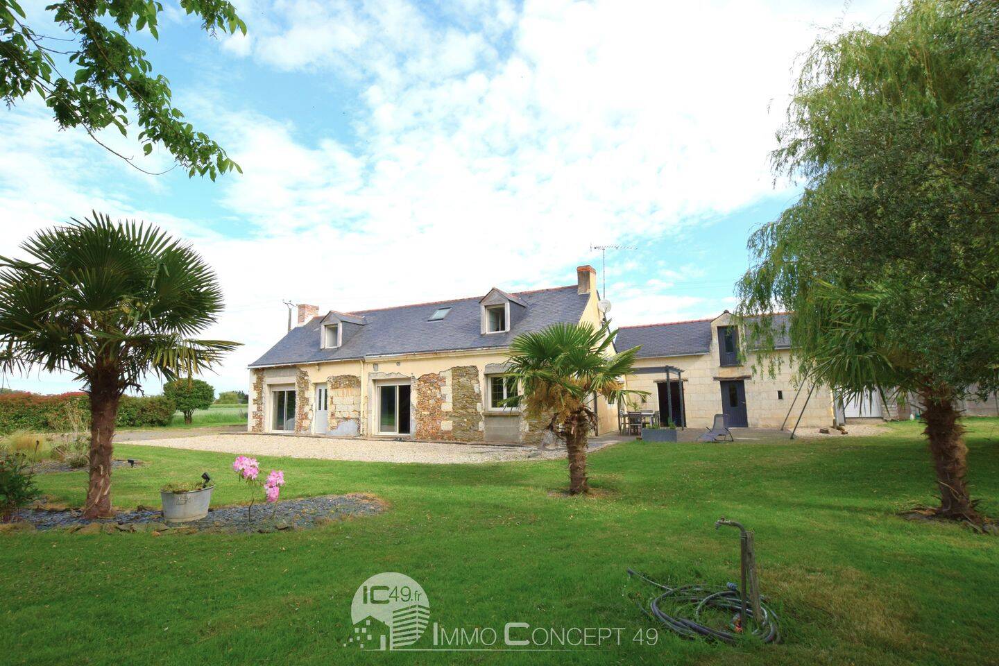 Maison 6 pièces 137 m² · à Brissac Loire Aubance · 137 m² · 366 900 €