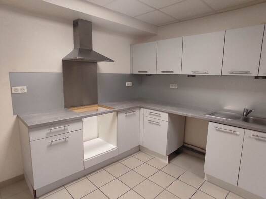 Appartement à louer 1 000 € 4 pièces 3 chambres 87 m² RDC La Colline Meximieux 01800