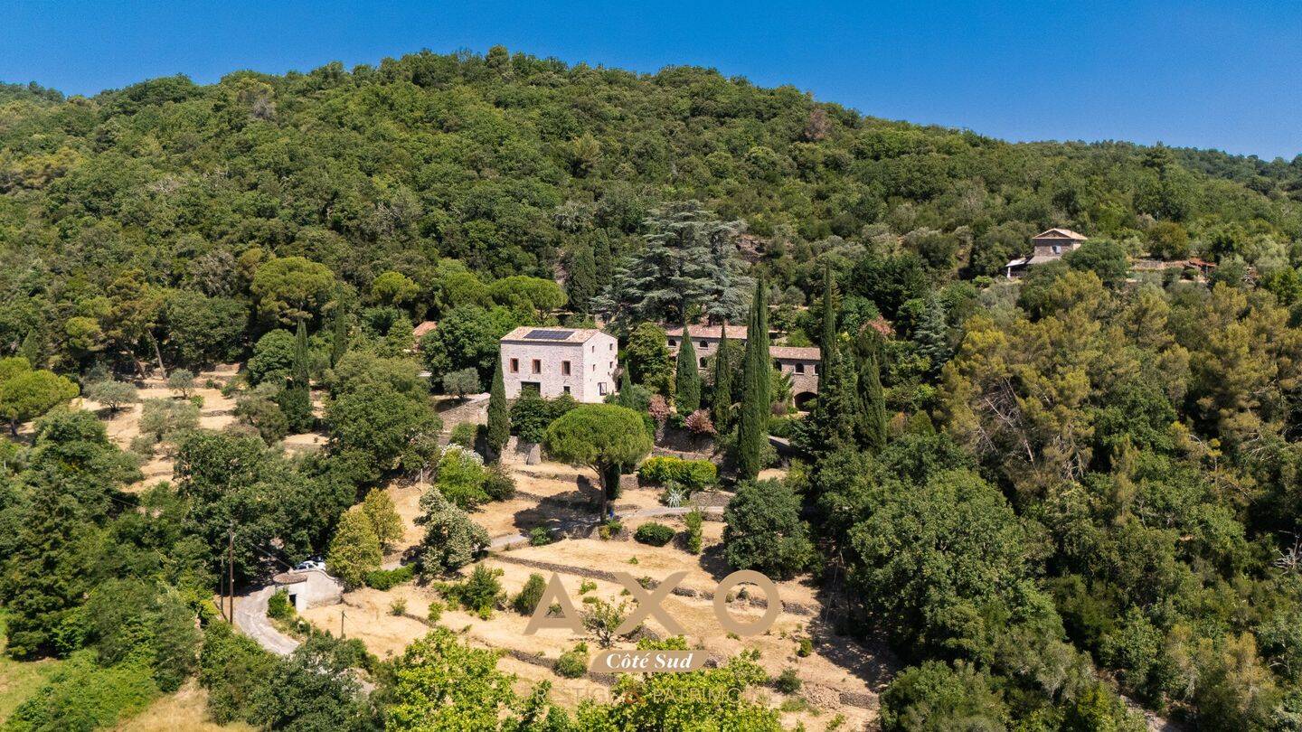 Maison 15 pièces 650 m² · à Saint-Ambroix · 650 m² · 1 000 000 €