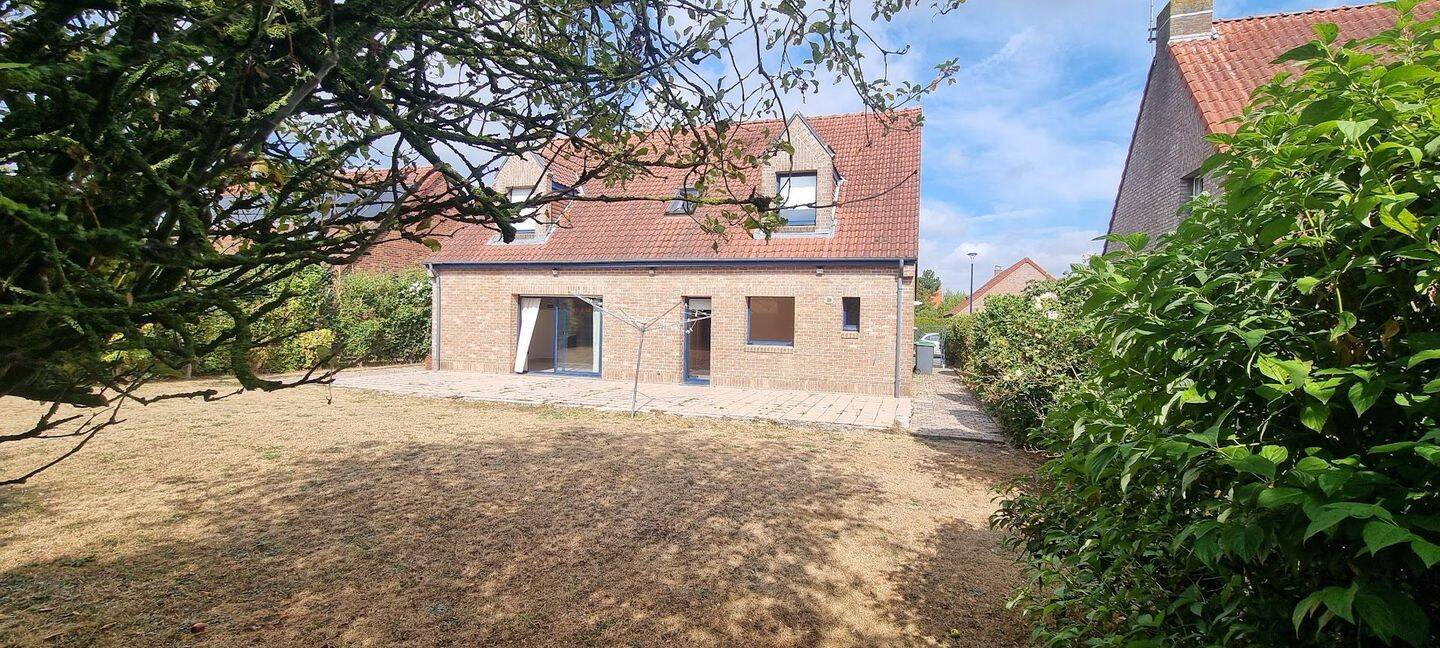 Maison 5 pièces 138 m² · à Pérenchies · 138,3 m² · 1 600 €