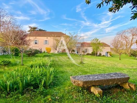 Maison à vendre 421 000 € 7 pièces 4 chambres 178 m² 9 297 m² de terrain Floressas 46700