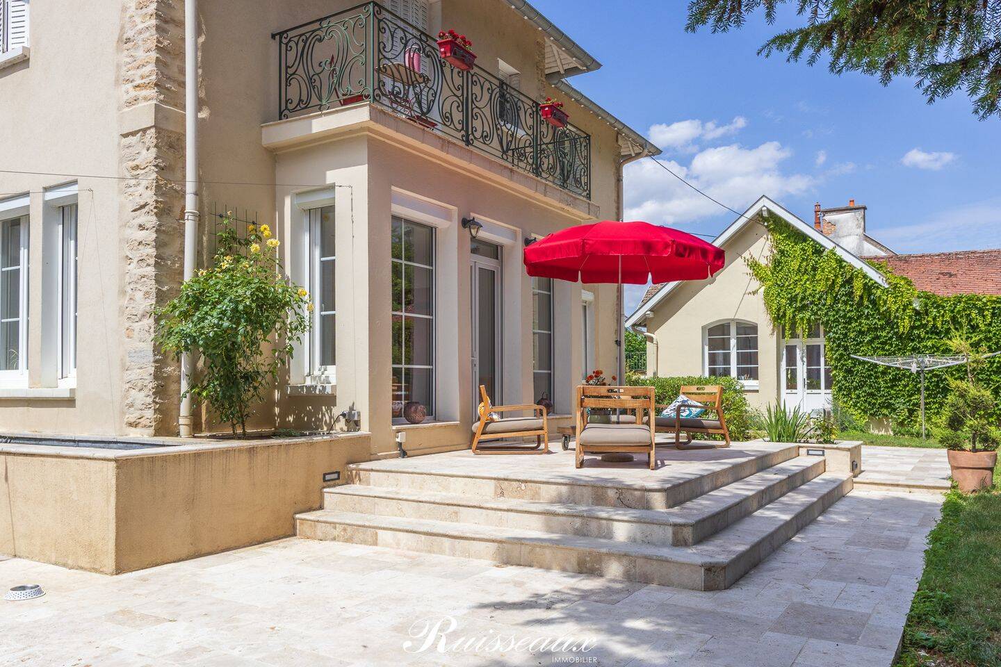Maison 7 pièces 241 m² · à Fauverney · 241 m² · 679 000 €