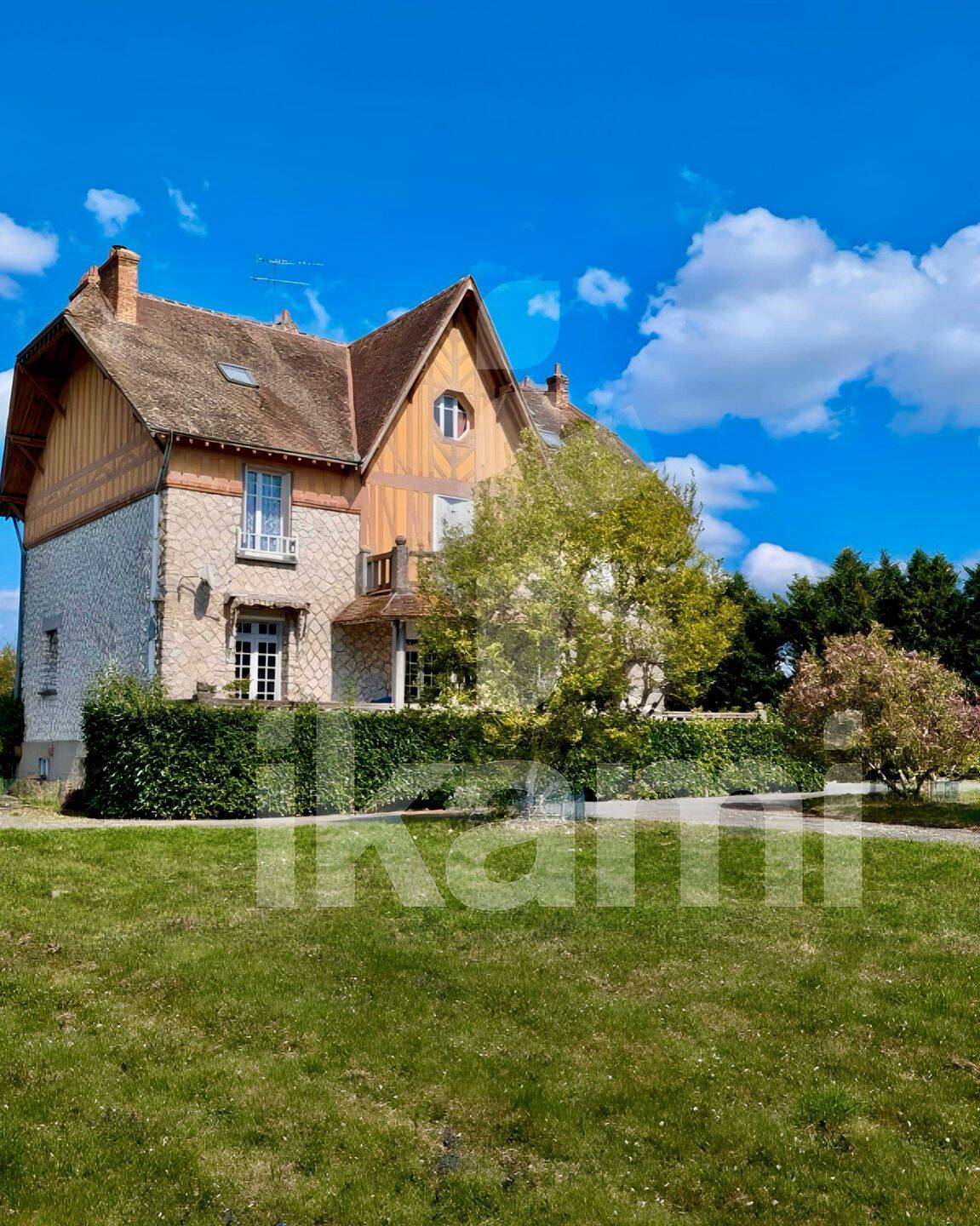 Maison 12 pièces 308 m² · à Clémont · 308 m² · 580 000 €