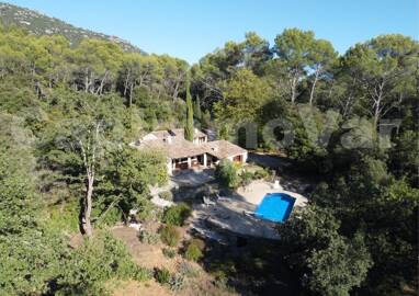 Villa à vendre 680 000 € 6 pièces 5 chambres 153 m² 22 250 m² de terrain Signes 83870