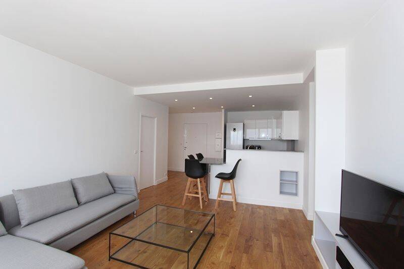 Appartement 3 pièces 69 m² · à Courbevoie · 69 m² · 2 100 €