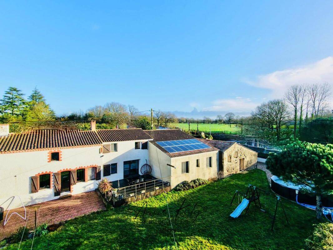 Maison 8 pièces 243 m² · à Sainte-Flaive-des-Loups · 243 m² · 399 000 €