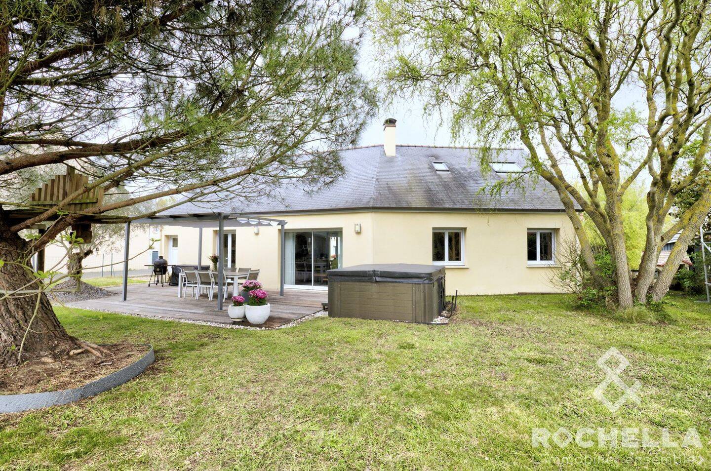 Maison 7 pièces 135 m² · à Écuillé · 135 m² · 311 000 €