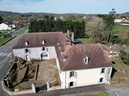 Maison à vendre 235 000 € 14 pièces 10 chambres 550 m² 8 753 m² de terrain Guinarthe-Parenties 64390