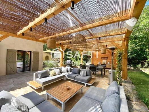 Mas à vendre 780 000 € 6 pièces 4 chambres 160 m² 4 400 m² de terrain La Motte 83920