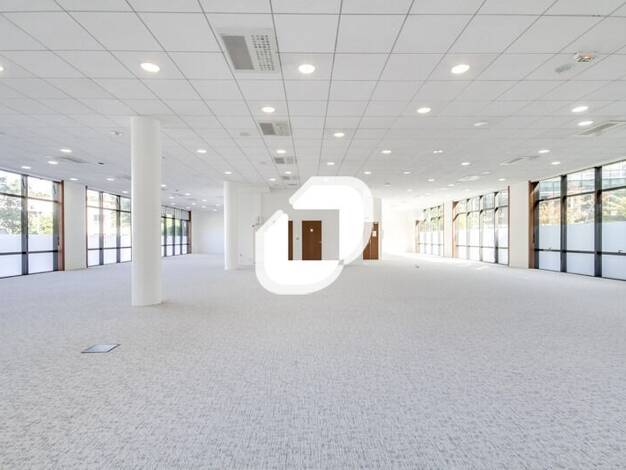 Espace bureau à louer 27 910 € 1 679 m² de bureaux divisible de 188 m² à 1 679 m² Pvé Neuf-Mont d'Est Noisy-le-Grand 93160