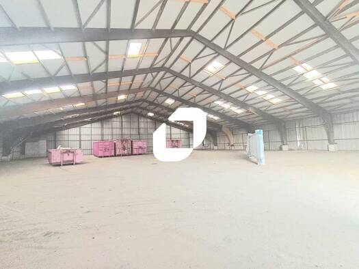 Entrepôt à louer 7 200 € 1 600 m² d'espace de stockage divisible Ouest-Zones d'Activités-Quais Bassens 33530